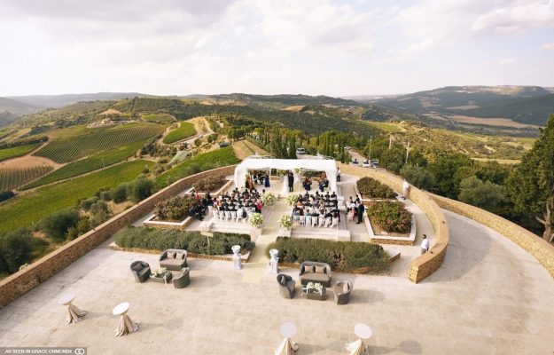 Vino & matrimoni: le cantine blasonate della Toscana strizzano l'occhio al destination wedding