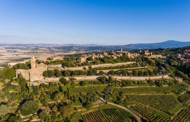 Wine and investments: the pandemic has not halted interest in the top territories, like Montalcino