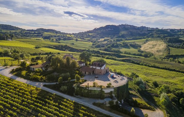Pionieri del vino: 10 anni di sostenibilità firmati Salcheto, la prima cantina off-grid d'Europa