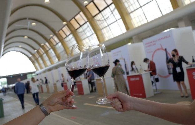 Il Vinitaly della ripartenza: il vino italiano, a Verona, torna ad incontrarsi con il mondo