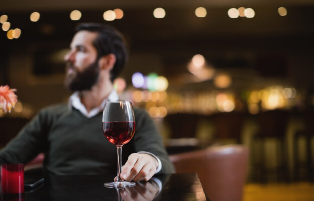 Fine wine, 2023 anno nero. L’Italia si difende, ma è comunque in negativo. Ed il 2024 sarà peggiore