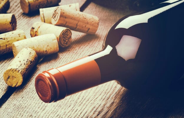 Fine wines, dopo il 2023 negativo, il 2024 non inverte la rotta: partenza in calo per il Liv-Ex